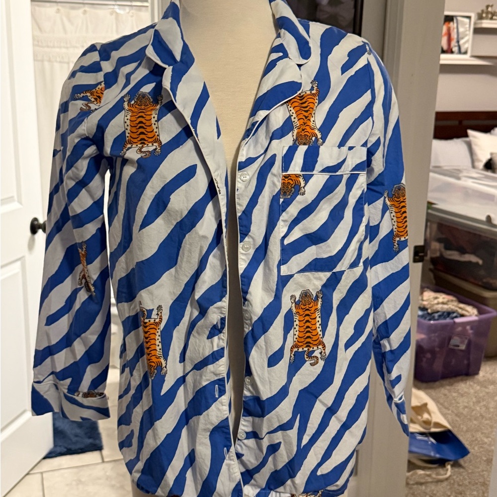 Vilagallo Blue and White Tiger Print Pajama Top